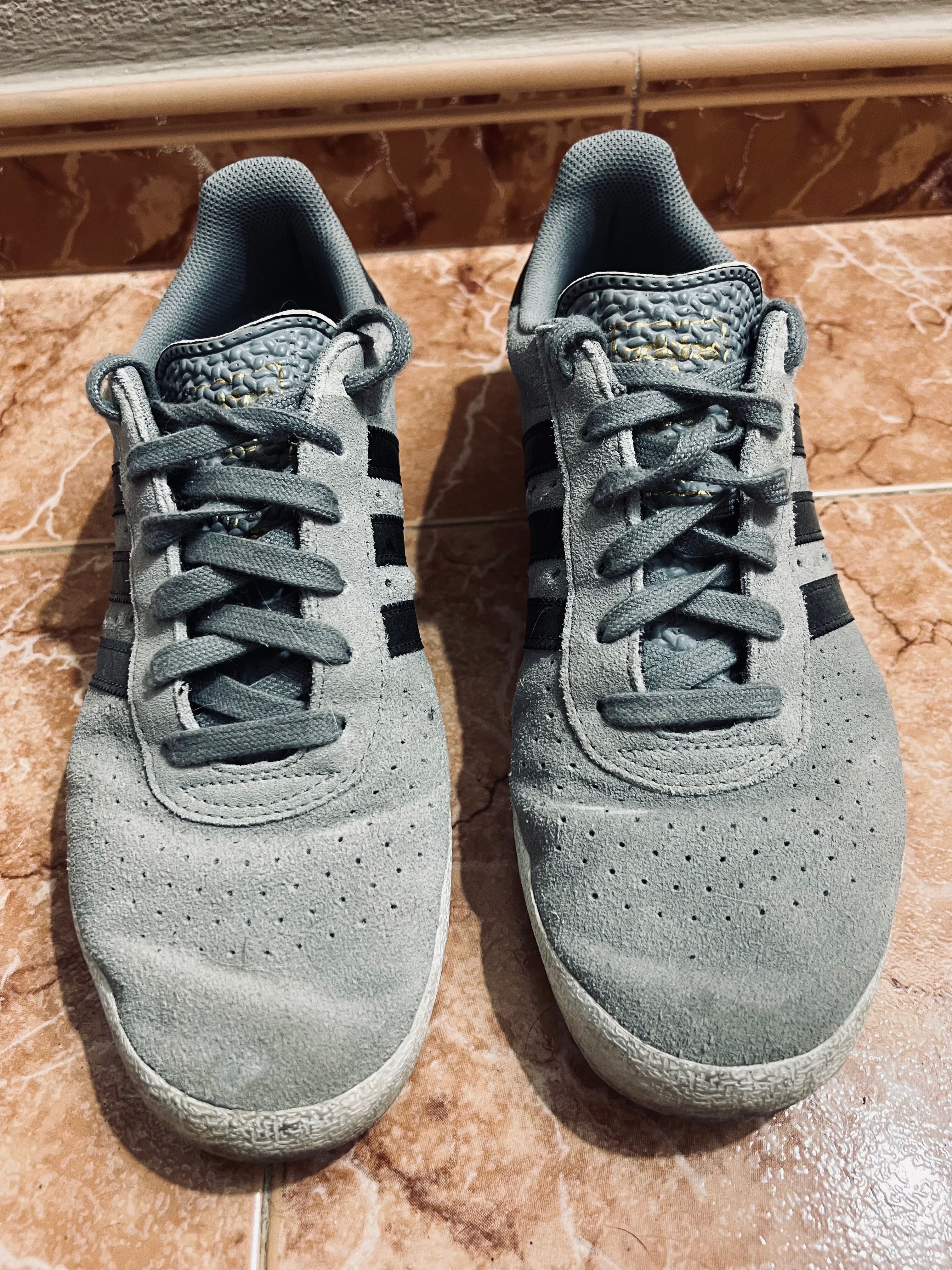 Ténis Adidas - Usados, em bom estado