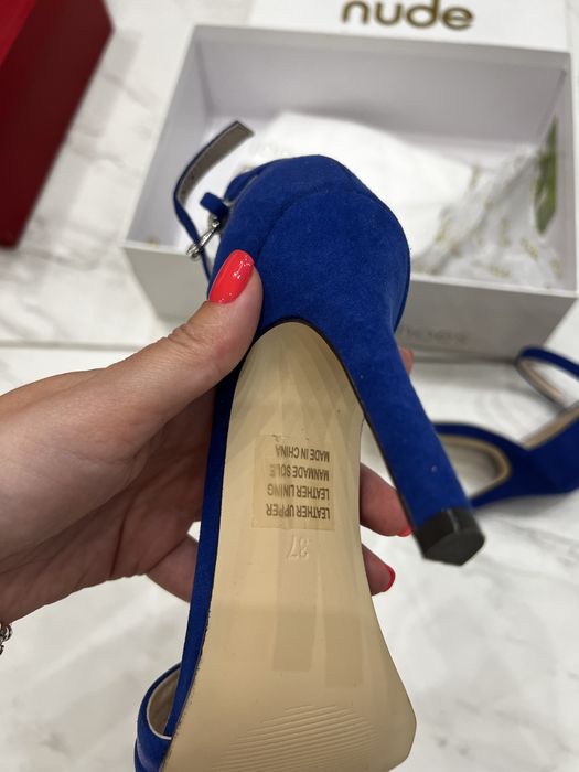 Нові шкіряні замшеві nude