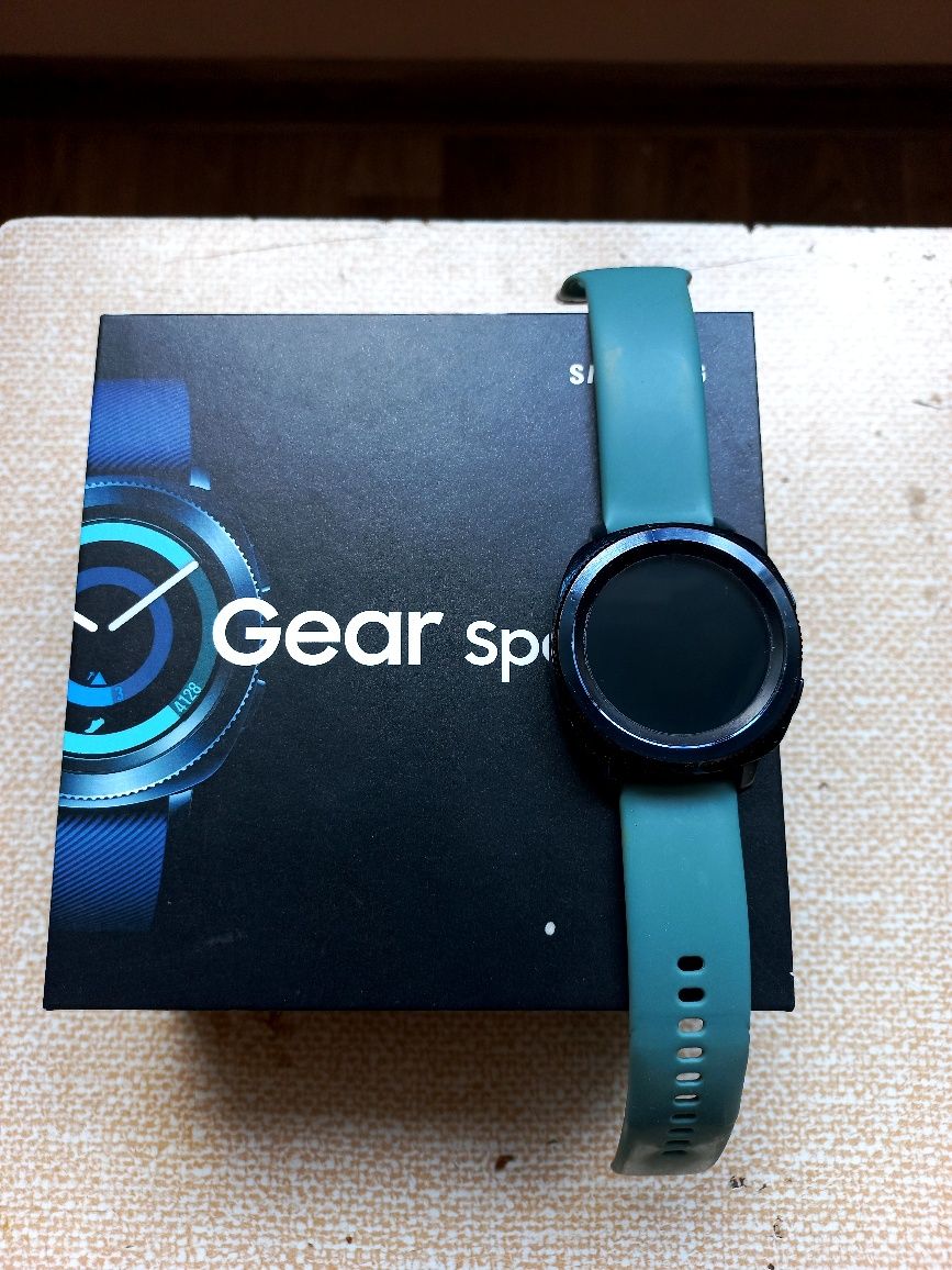 Смартчасы Samsung gear sport