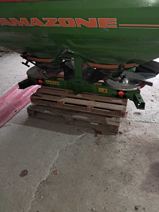 Rozsiewacz AMAZONE ZA-M 900+nadstawki