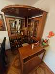 Bar para sala em madeira com banco