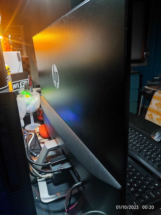 Vendo monitor HP 27es em perfeito estado! Tela IPS de 27 polegadas.