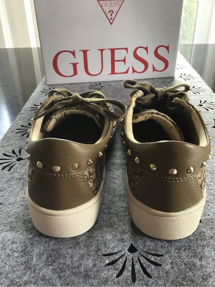 Buty sneakersy Guess 37