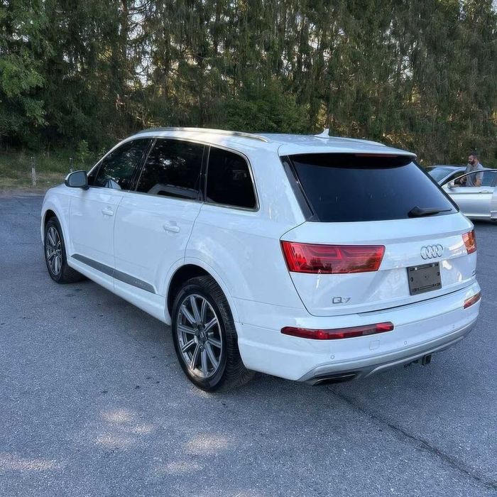 Audi Q7      2017