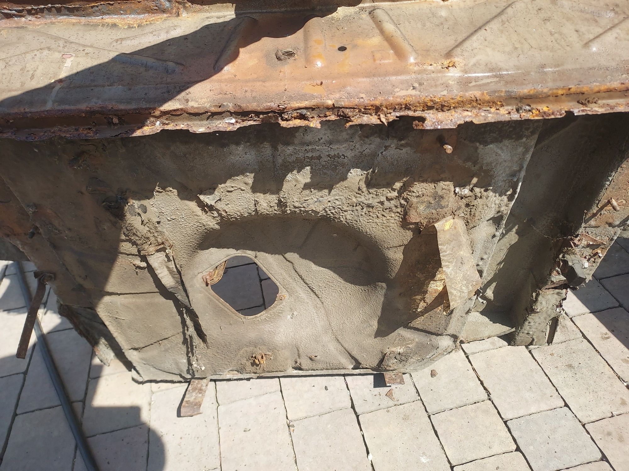 Podloga bagażnika fiat 125p