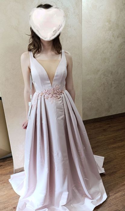 Випускна сукня ( нова)