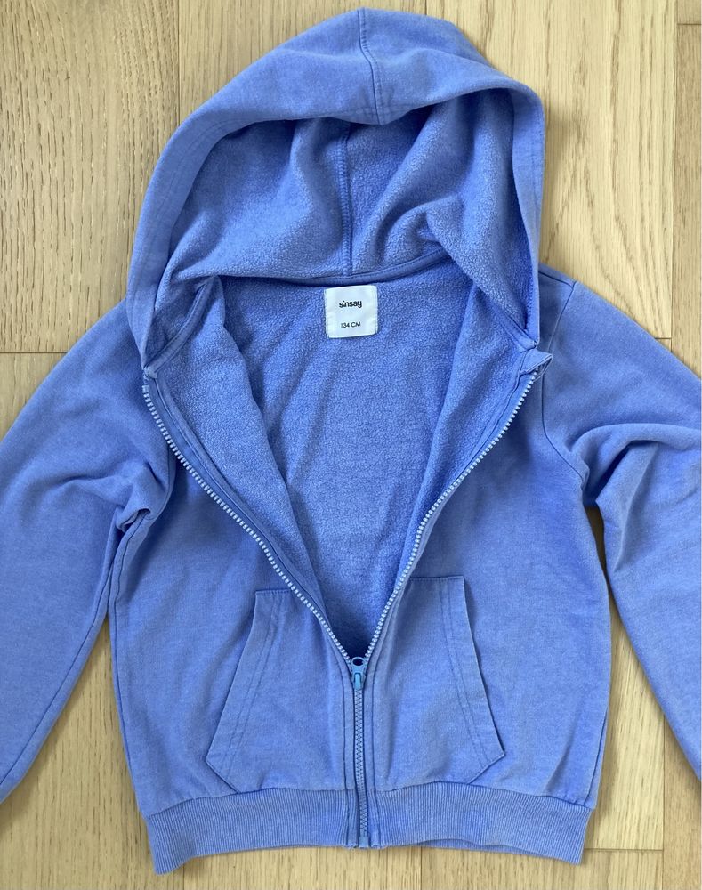 Bluza z kapturek rozpinana niebieska 134 Sinsay