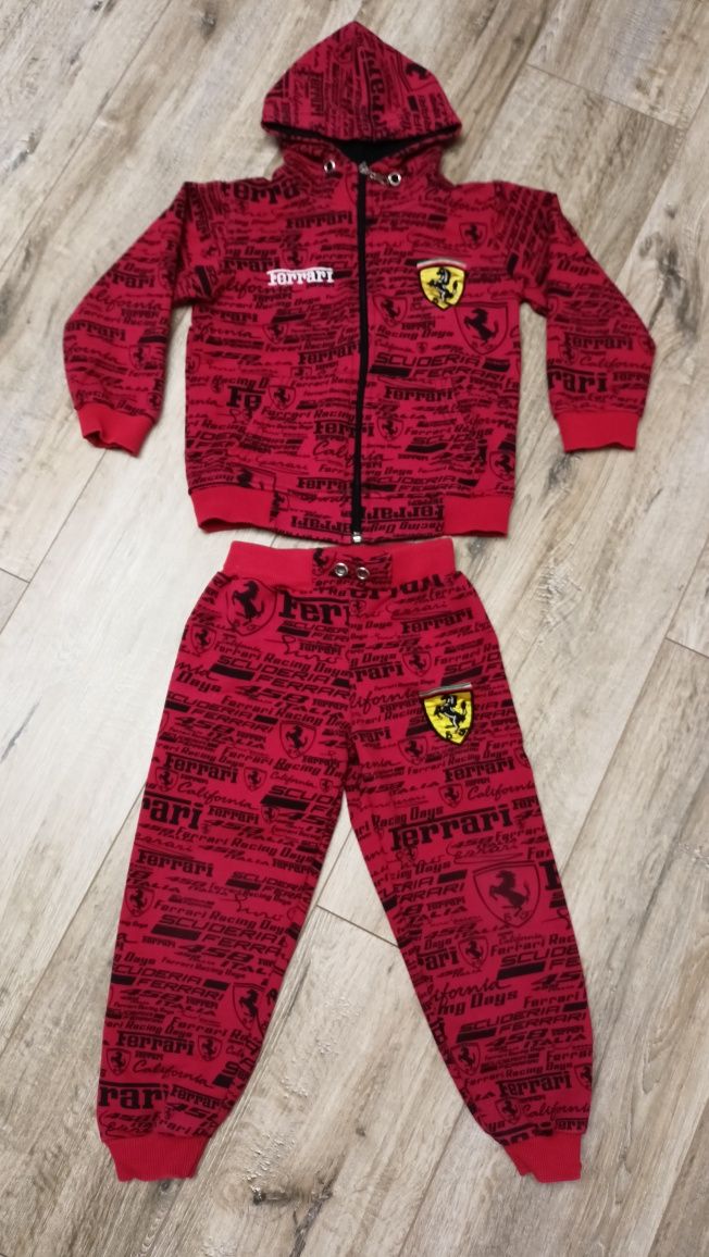 Piękny dres Ferrari rozmiar  110-116