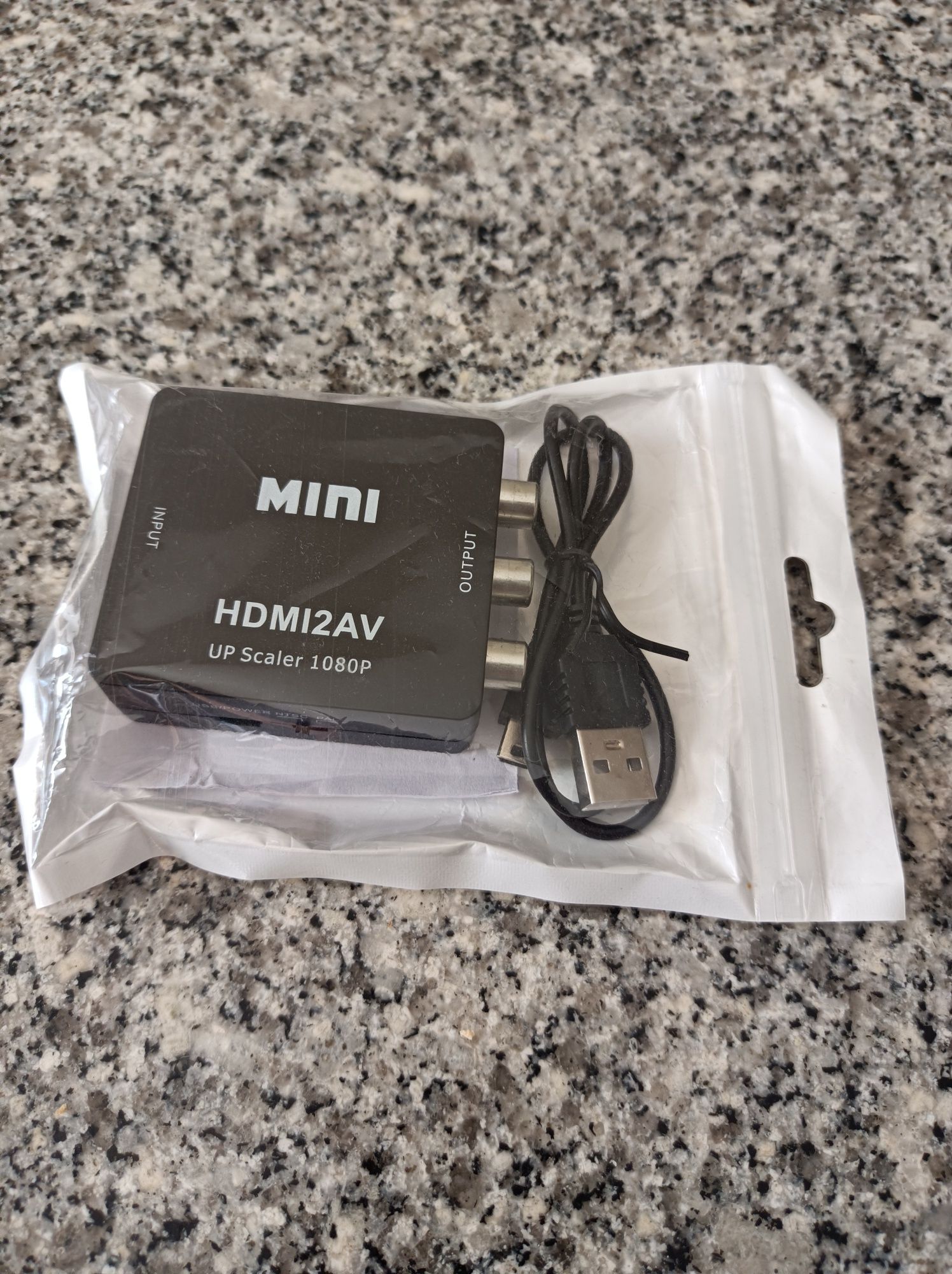 Mini Conversor HDMI para AV (RCA), também conhecido como HDMI2AV Up Sc