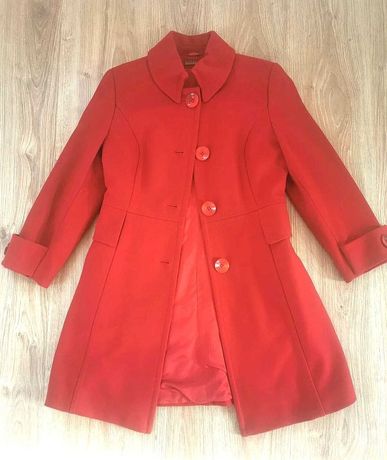 Śliczny czerwony płaszcz Bolero
