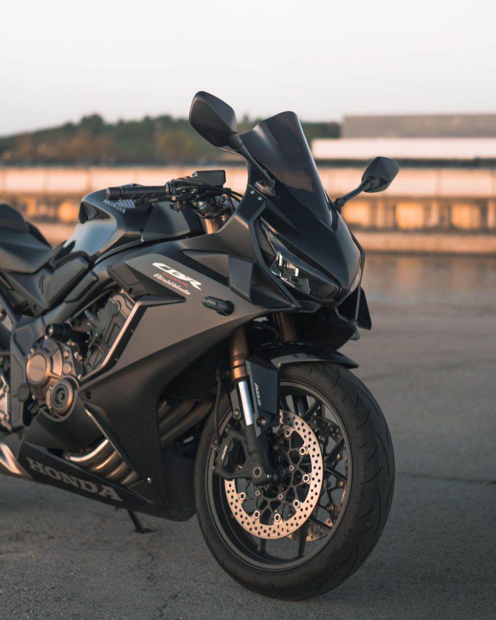 CBR 650R "Nightblade" de 2021