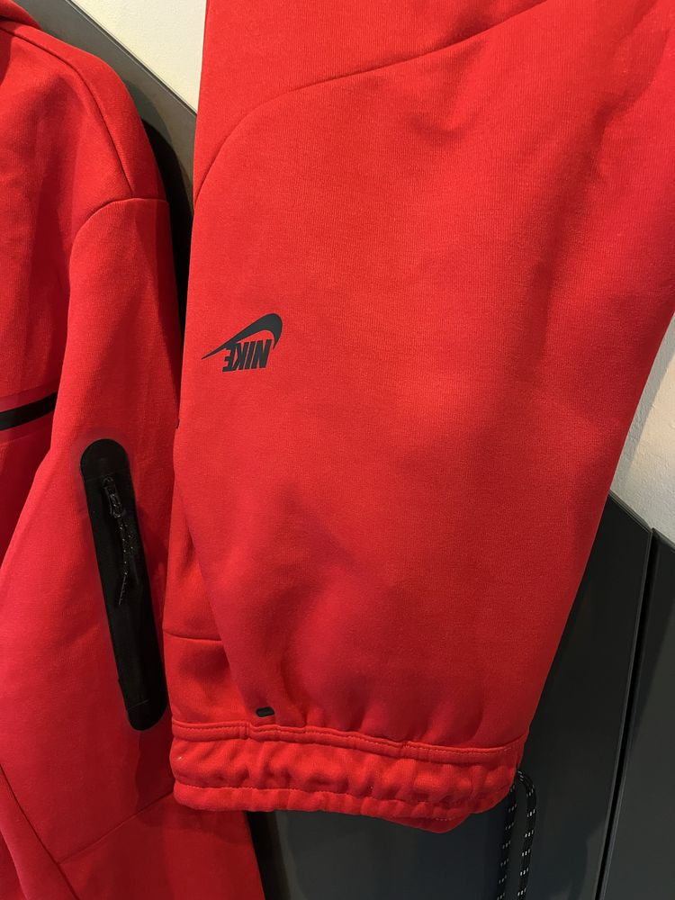Nike tech fleece komplet bluza i spodnie kolor czerwony rozmiar L