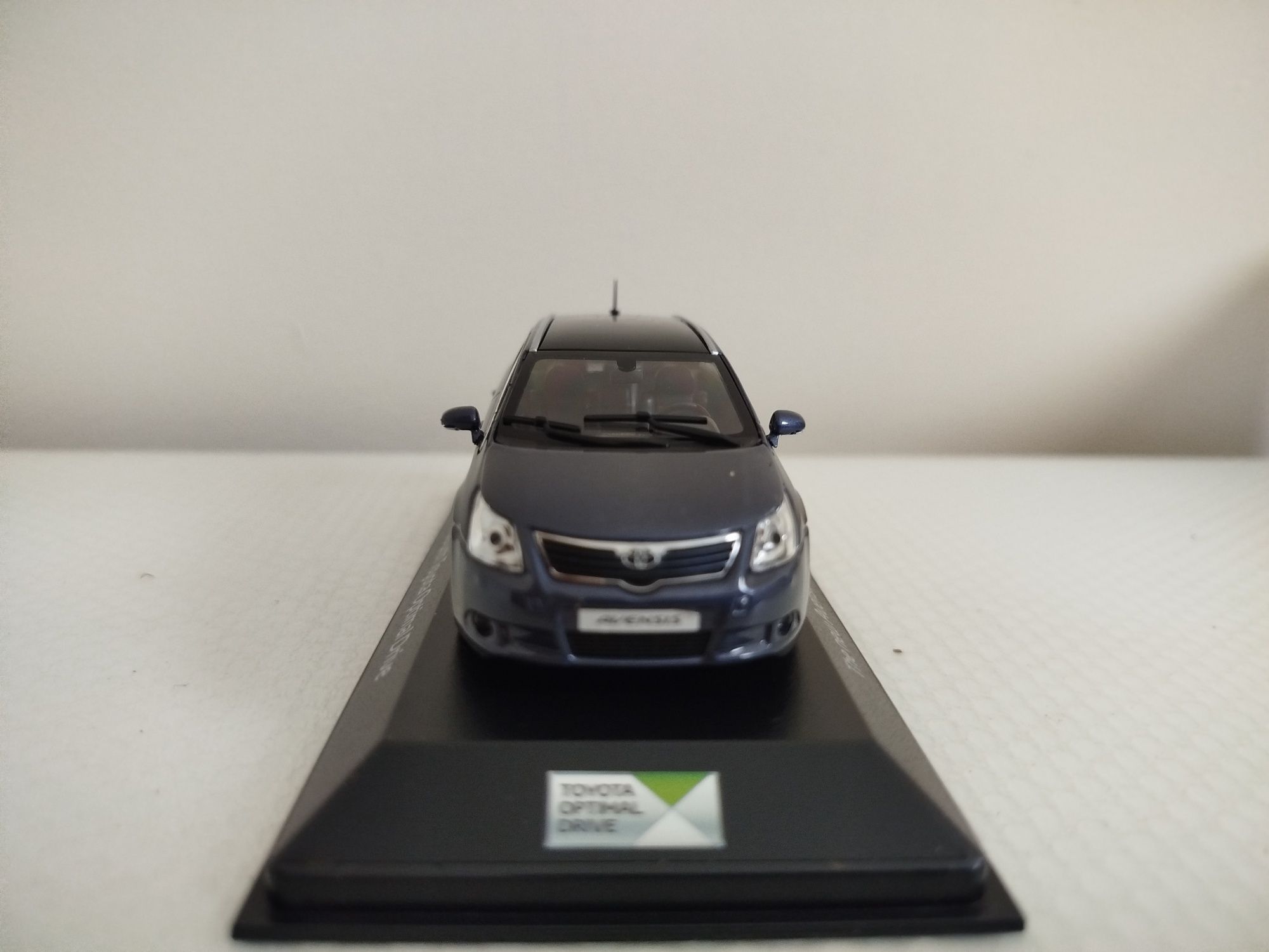 Miniatura Toyota Avensis SW 1/43 Nova