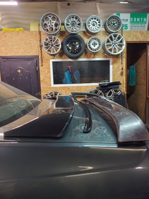 Оригінальний спойлер BMW