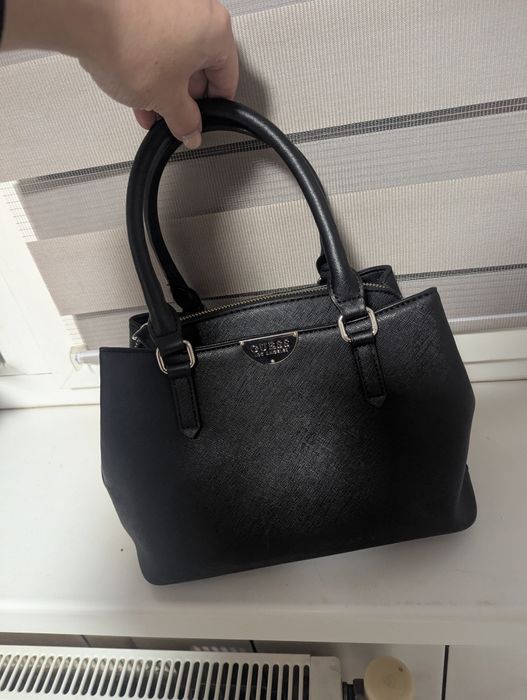 Продам сумочку Guess
