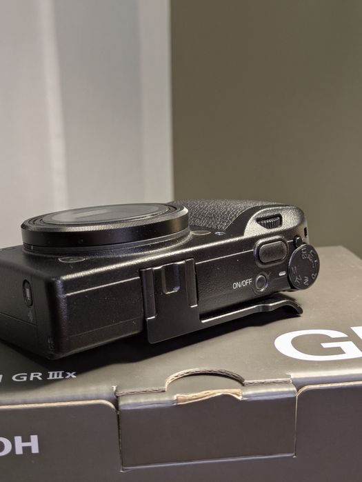Câmara fotográfica Ricoh GR IIIx – 5500 disparos apenas