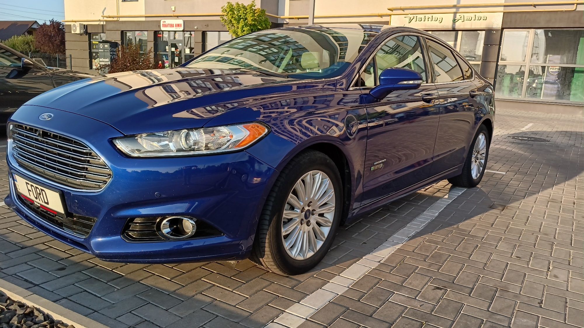 Ford Fusion Energi plugin плагін з можливістю зарядки