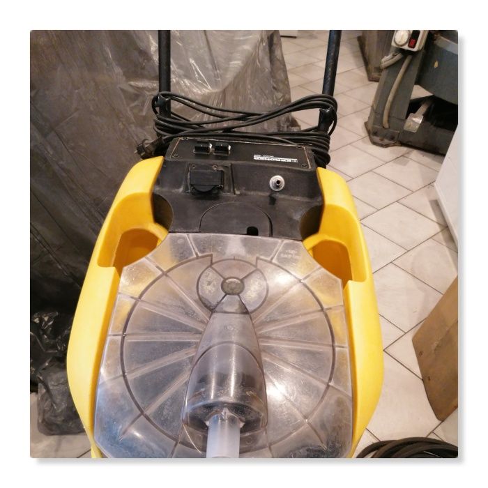 Karcher puzzi 400 E z podgrzewem płynu i szczotkarką