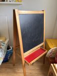 Quadro e mesa infantil com duas cadeiras Ikea