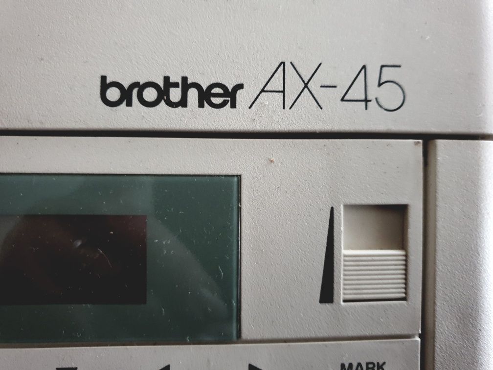 Máquina de escrever vintage Brother AX 45 à funcionar bem