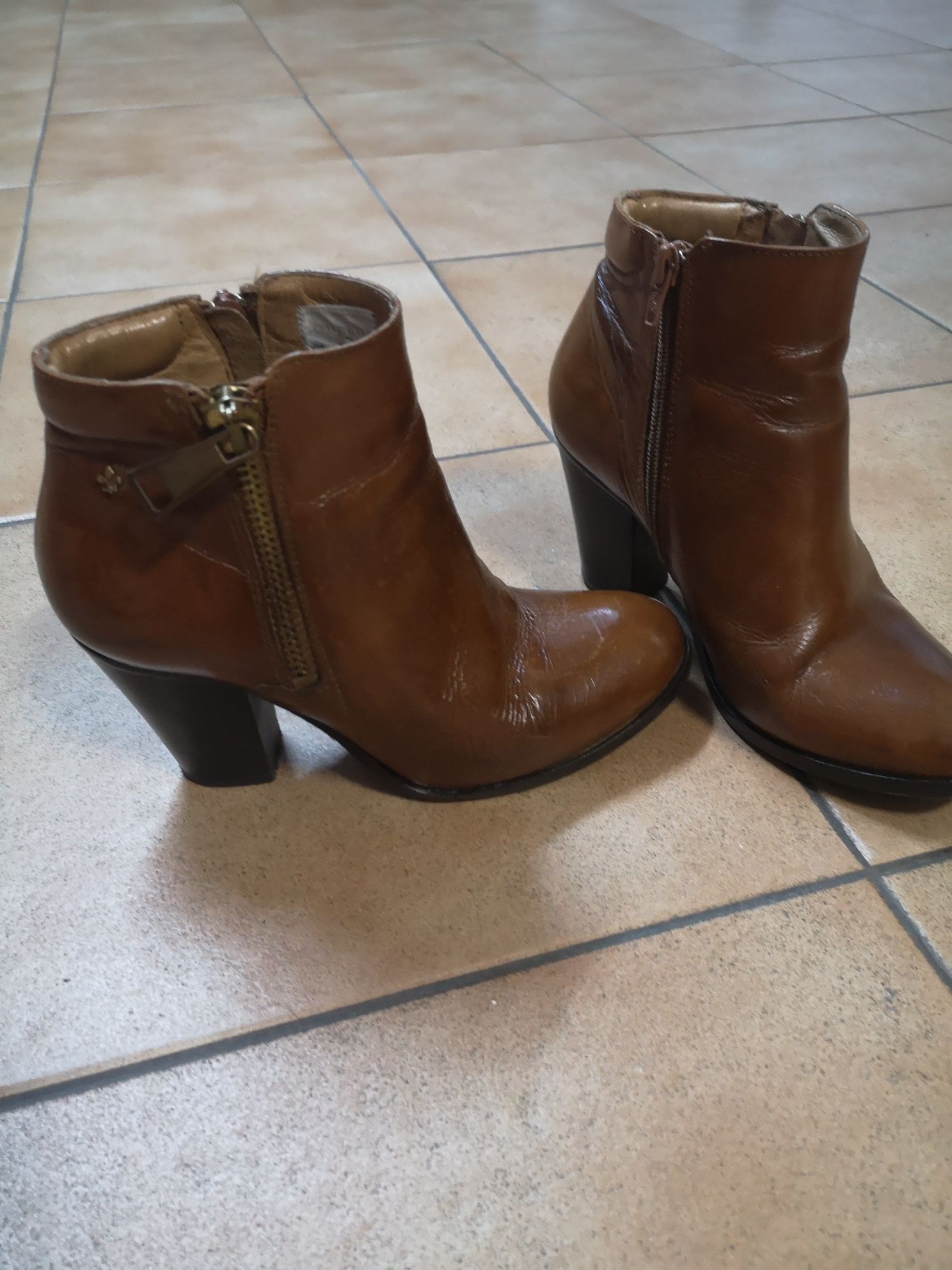 Botins senhora em pele e tom camel