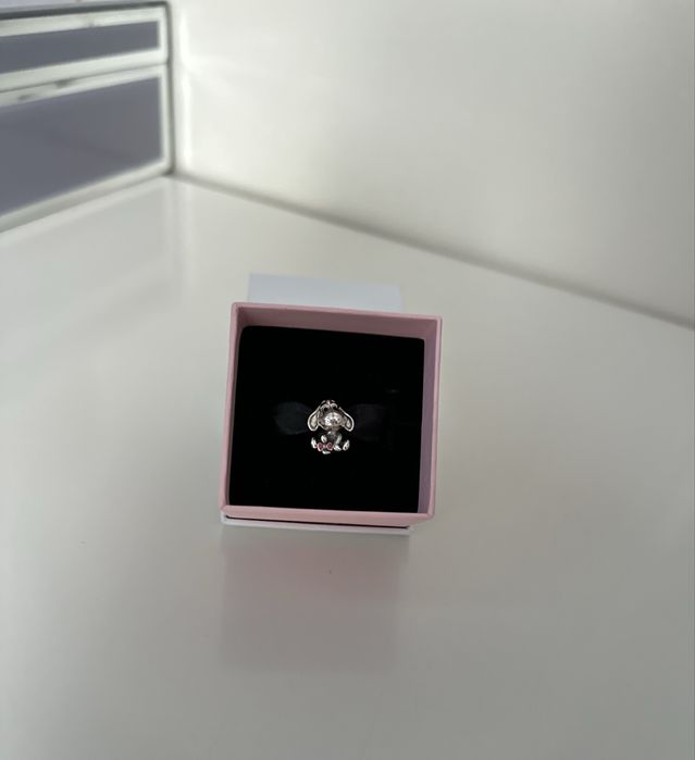Charms Pandora kłapouchy
