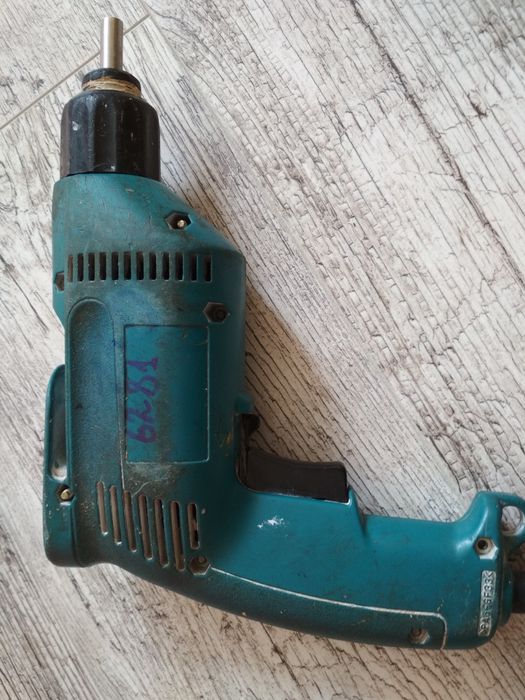 Шуруповерт Makita 6821