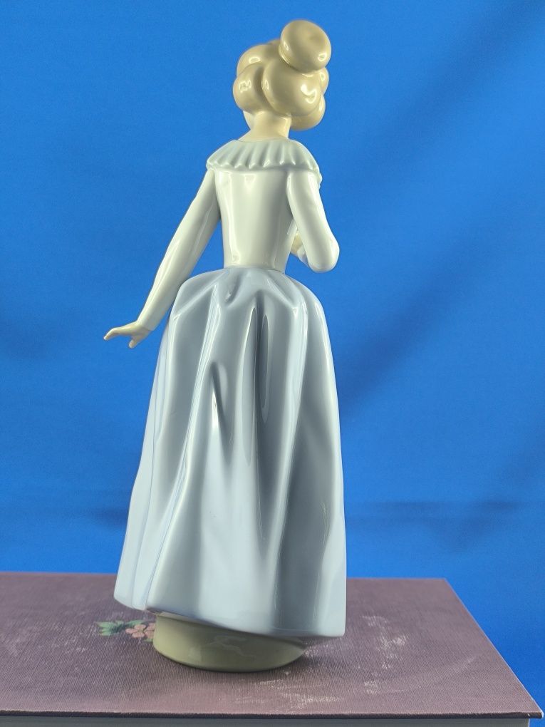 Dziewczyna z wachlarzem Nao by Lladro Hiszpania #porcelana #ozdoba