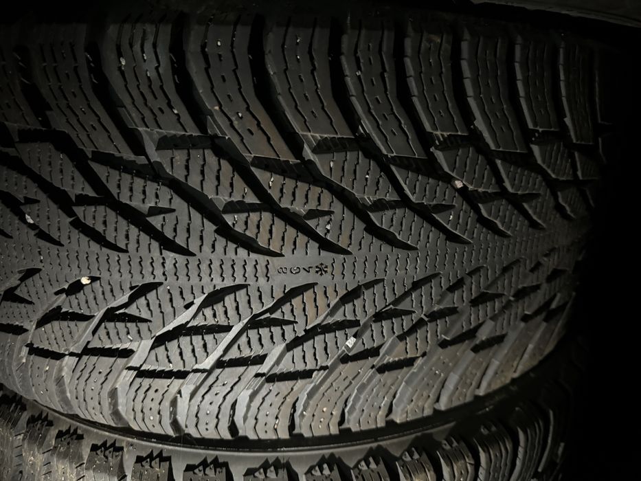 Зимові шини резина 285/40 r21 nokian hakapelita