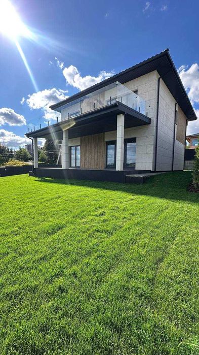 Просторий будинок в Лісниках з панорамним видом — мальовниче місце!