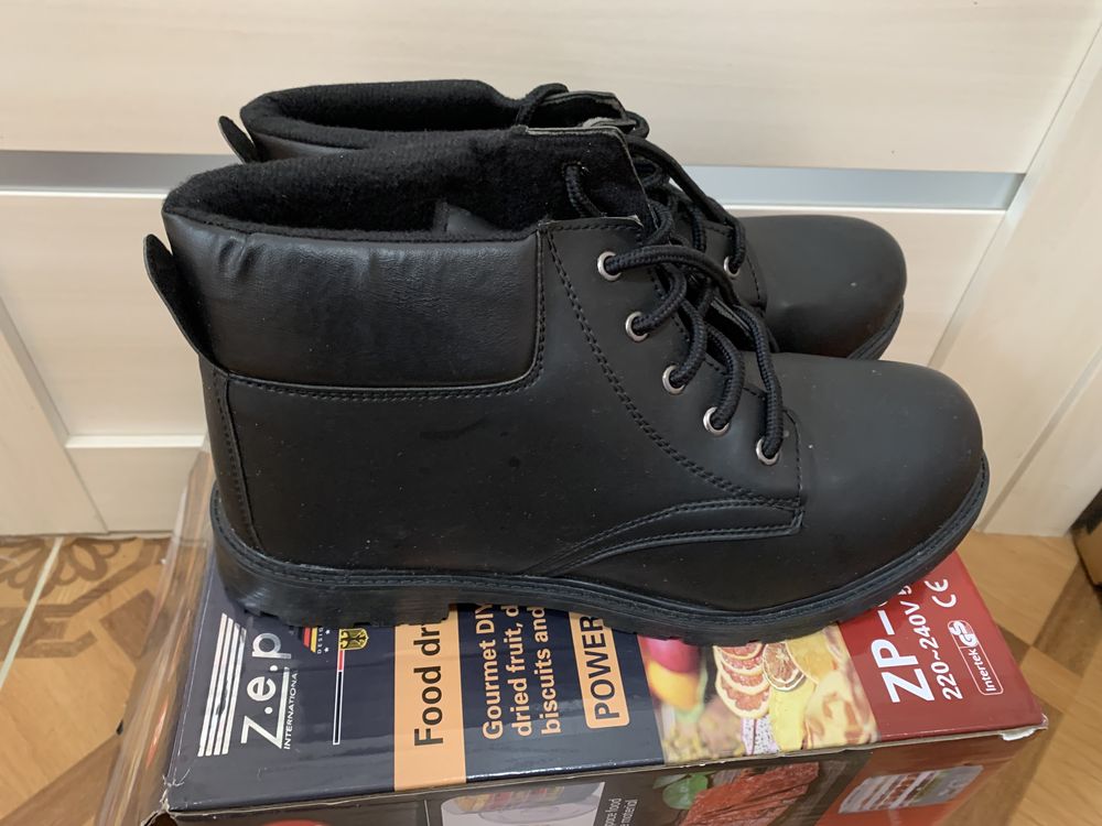 Продам чоловічі черевики 42,43р