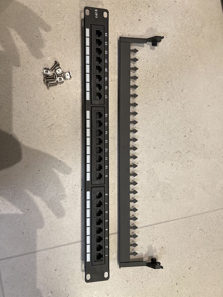 Patch Panel 24 porty kat. 6 + uchwyt na kable