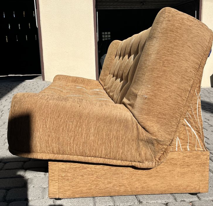 Tapczan rozkladany z skrzynia na przechowanie