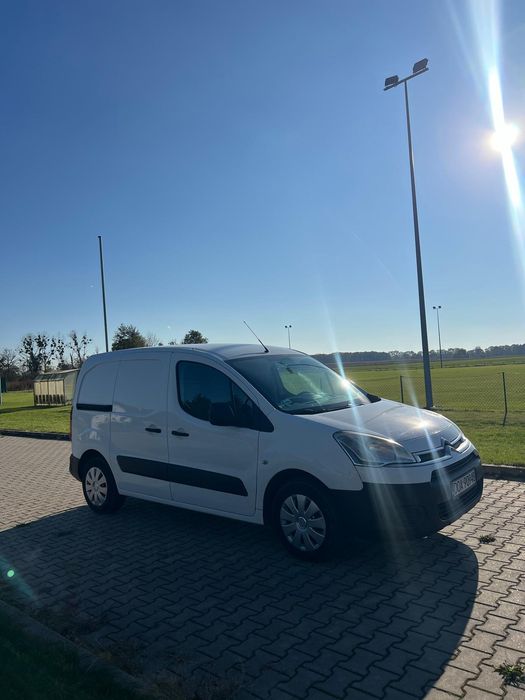 Wynajem Samochodów Dostawczych i 9 Osobowych Wypożyczalnia Aut