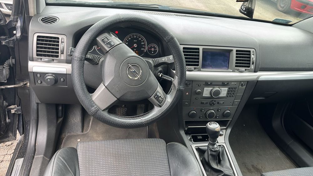 Opel sigum 1.9cdti na części zderzak xenon maska