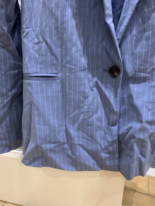 Blazer “Stradivarius” tamanho M azul às riscas brancas