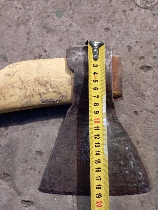 Сокира з ручкою бу