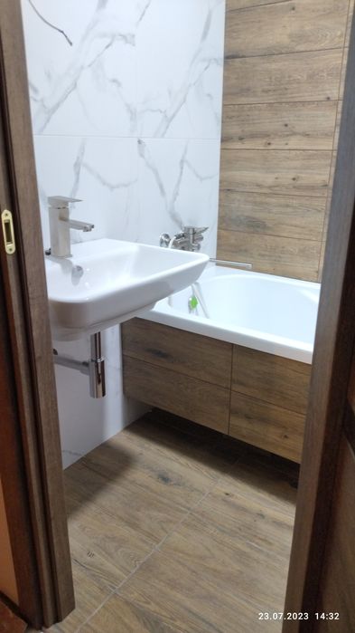 Кладка кафеля. Штукатурка. Шпаклёвка. Обои. Электричество.