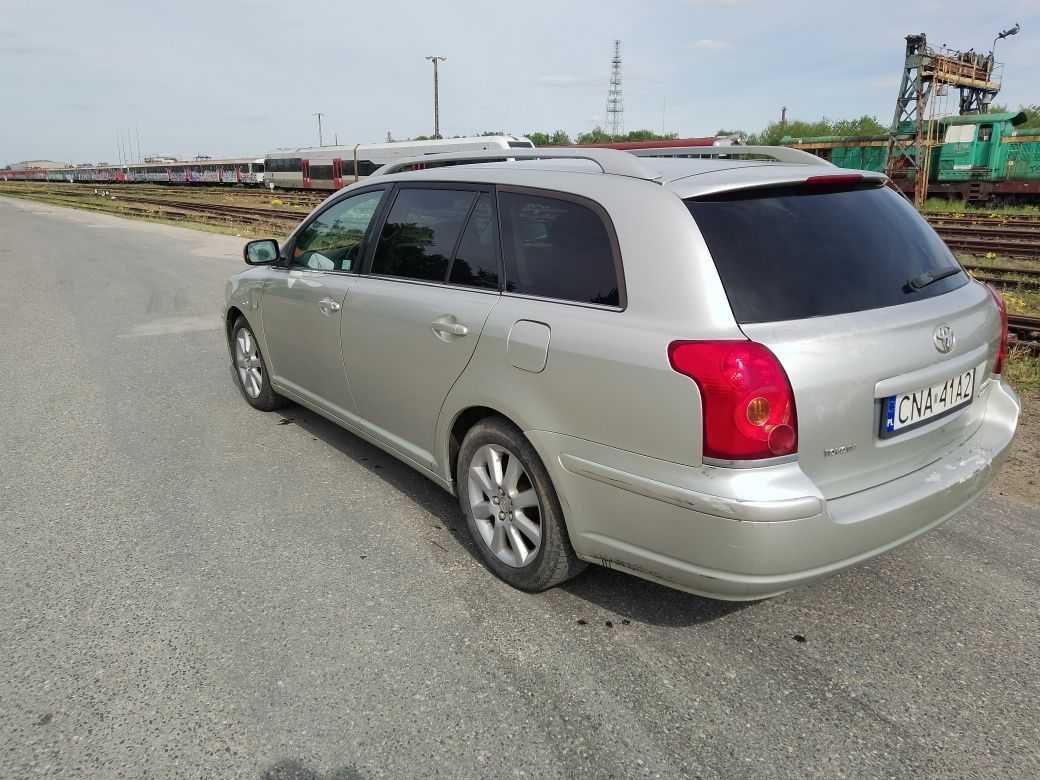 Toyota Avensis 1.8 benzyna 2004 rok