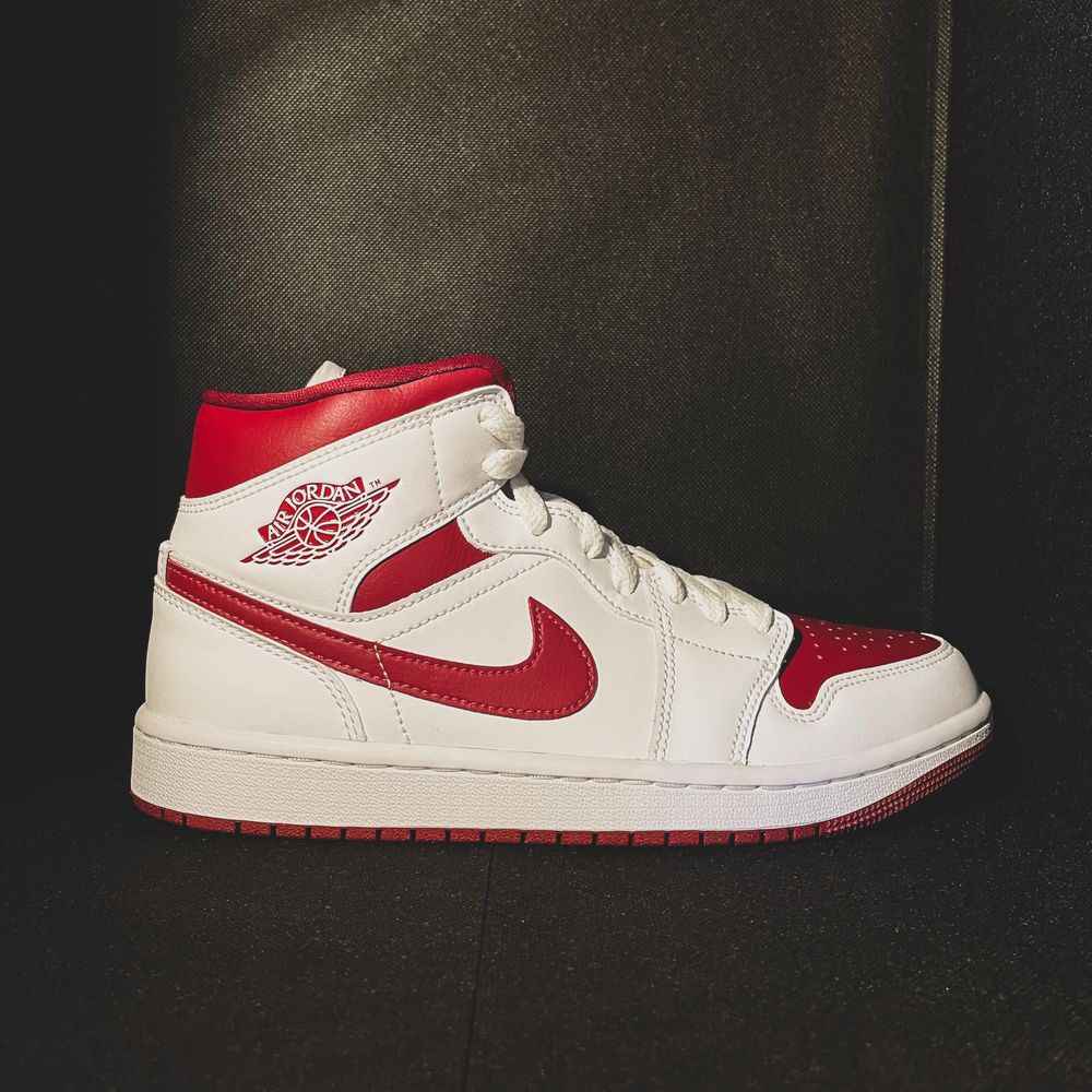 Nike Air Jordan 1 Mid Reverse Chicago ( W)