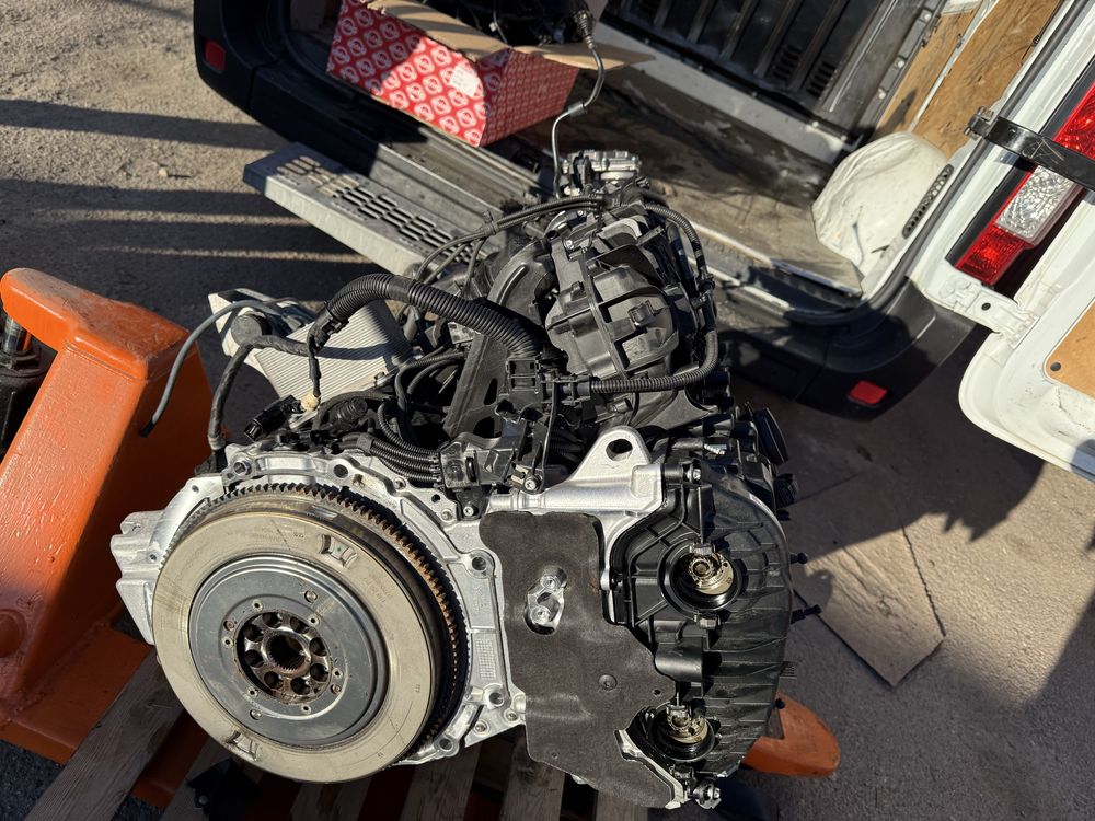 Двигун BMW b58 xdrive 45E гібрид B58B30C турбіна колектор головка