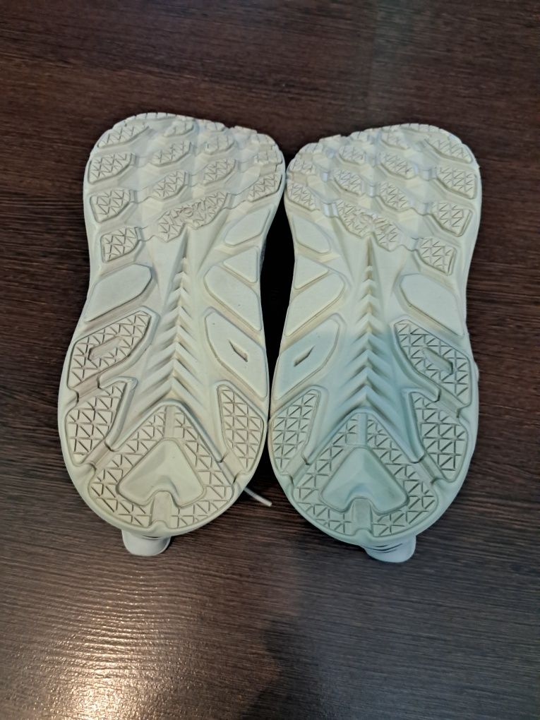 Кросівки Hoka Clifton 8.    Р 40 2/3.   25.5см