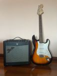 Guitarra Elétrica Fender Squier + Amplificador Fender Mustang