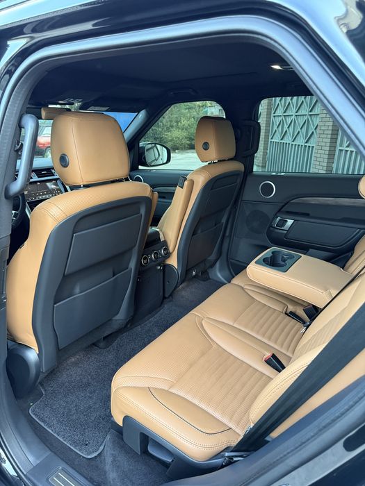 Land rover discovery 5