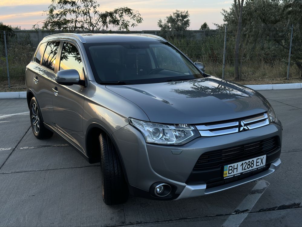 Продам MITSUBISHI Outlander 2.4 Ultimate 2014