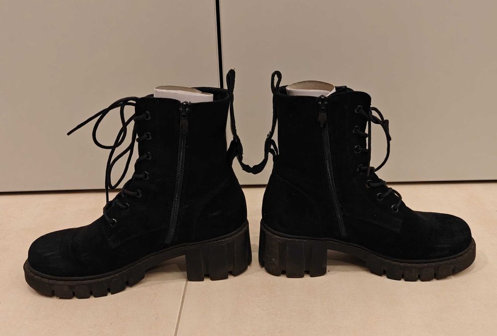 Buty damskie jesienne, czarne zamszowe.
