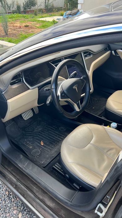 Tesla model S 60кВт 2013