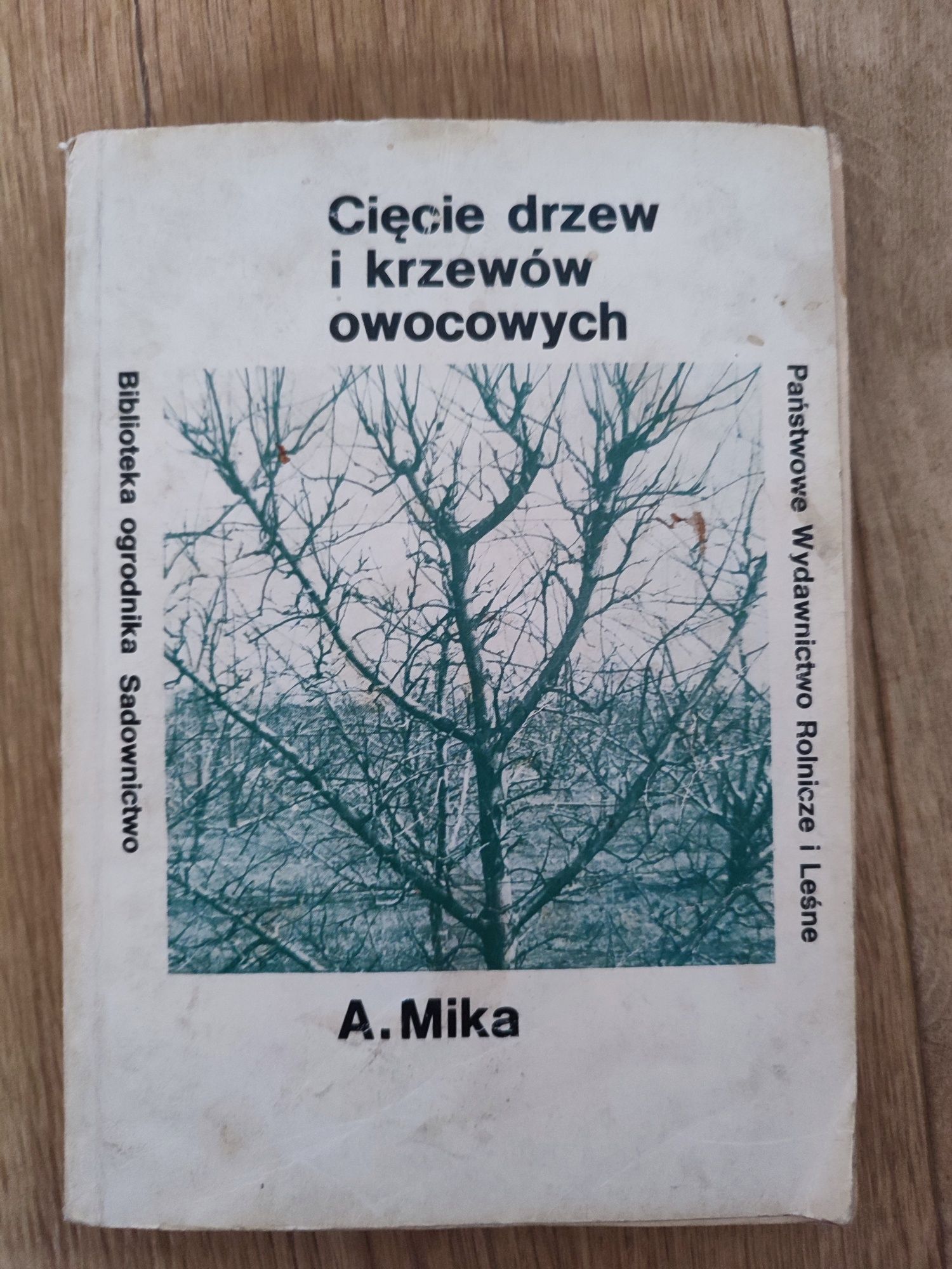 Cięcie drzew i krzewów owocowych