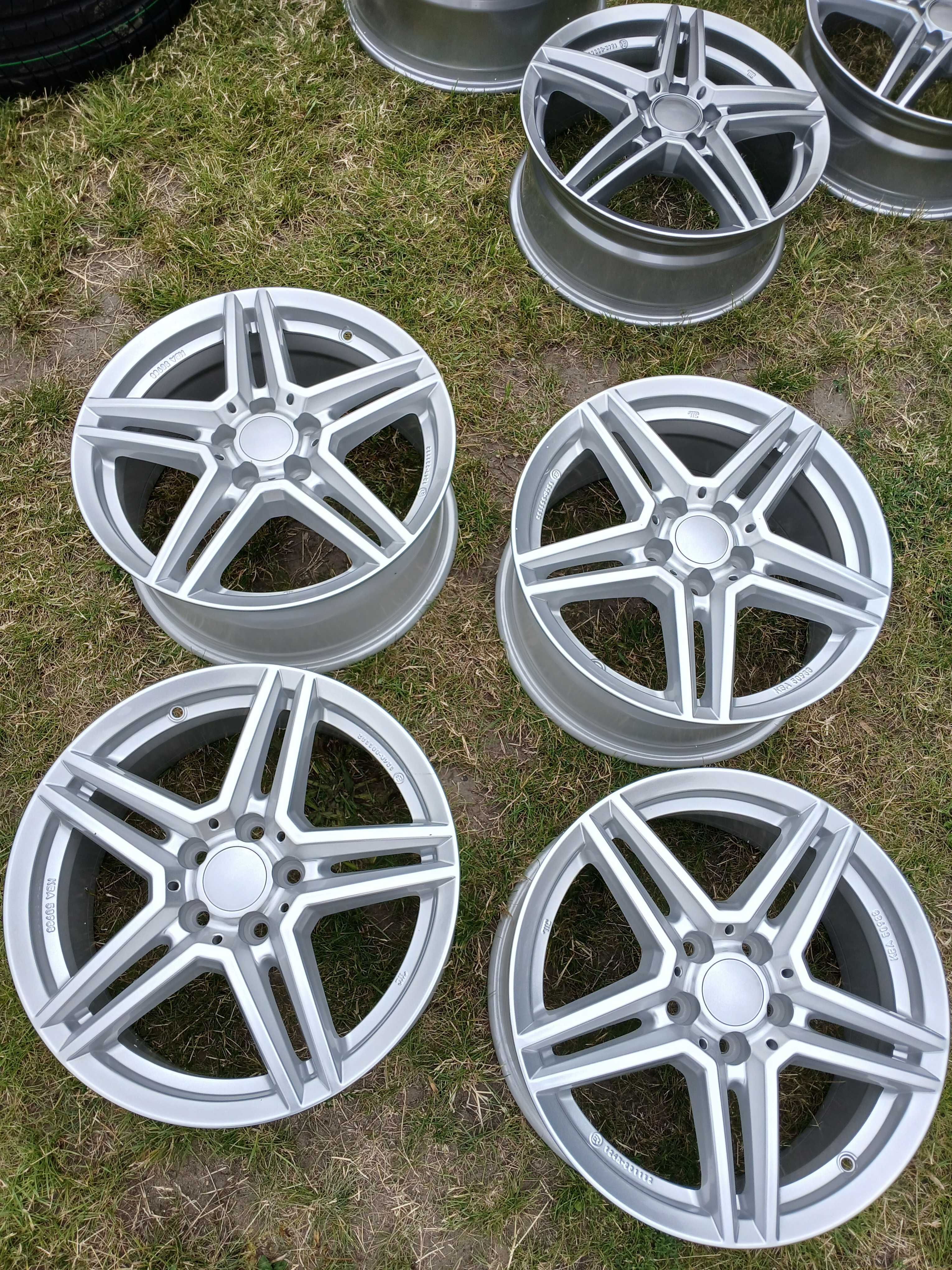 A1110. UNIWHEELS 7,5x17 ET 52,5 rozstaw 5x108