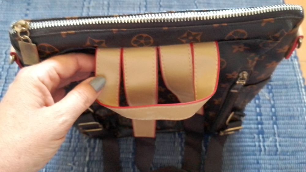 Mochila impecável sem marca de uso